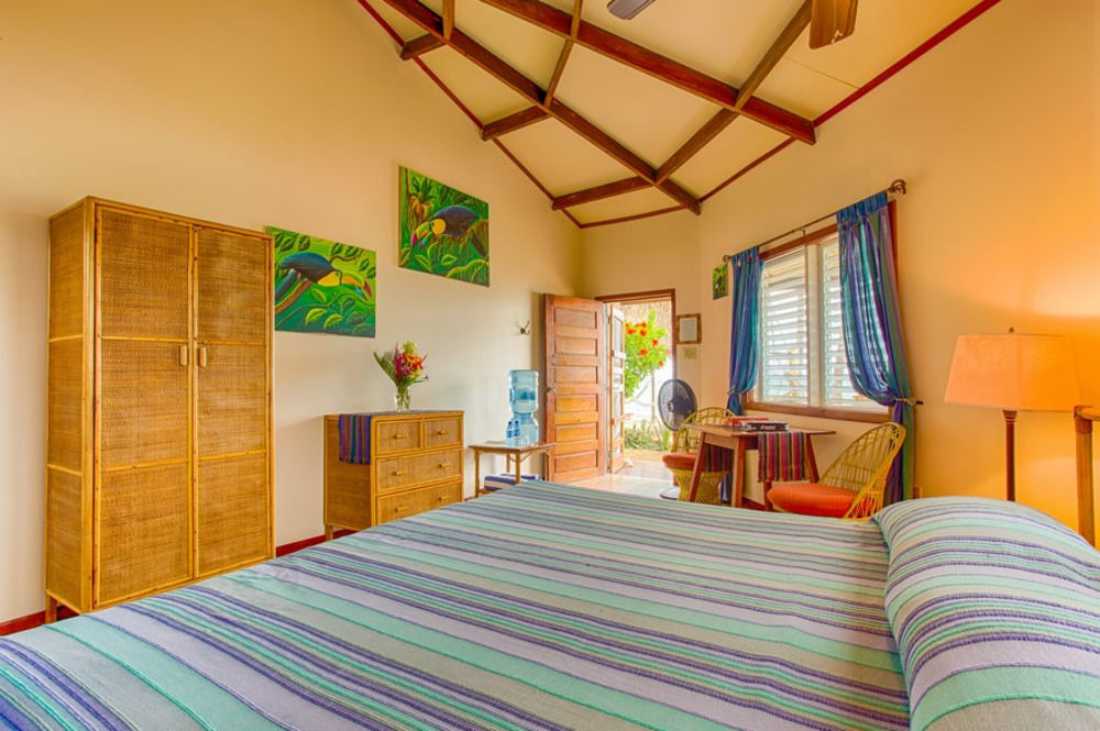 Beaches And Dreams Boutique Hotel Placencia Exterior photo
